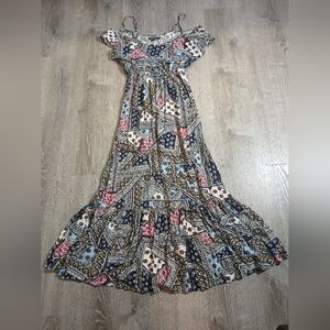 A New Look Sleeveless Multi Color Dress. Size: Medium